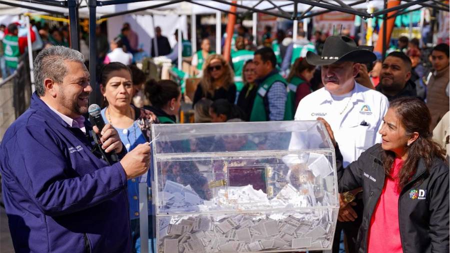 Autoridades municipales encabezaron el sorteo “Participa y gana pagando tu predial 2026” ante contribuyentes que cumplieron en enero.