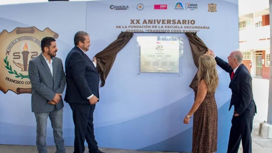 Durante el aniversario se develó una placa conmemorativa y se reconoció a quienes participaron en la fundación y consolidación del plantel.