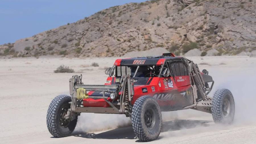 Pilotos de autos, UTV, motocicletas y cuatrimotos desafían las brechas y caminos de terracería del desierto coahuilense.