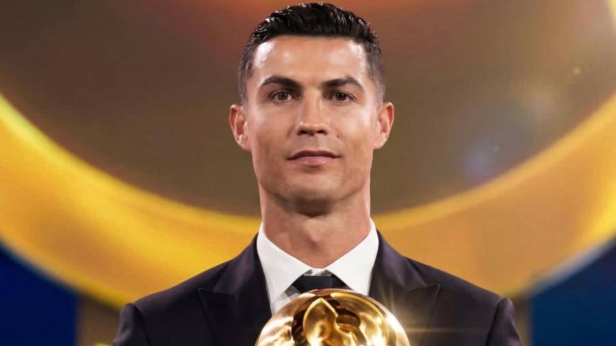 Cristiano Ronaldo posa con el Globe Soccer Award 2025 en Dubái, tras ser reconocido como el Mejor Jugador de Medio Oriente y reafirmar su impacto con el Al-Nassr.