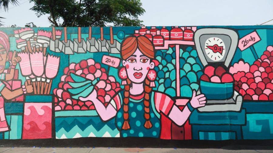 La obra, realizada por el artista plástico Jaime Carbó, busca visibilizar el papel de las mujeres en el comercio, los servicios y el emprendimiento dentro de la ciudad.