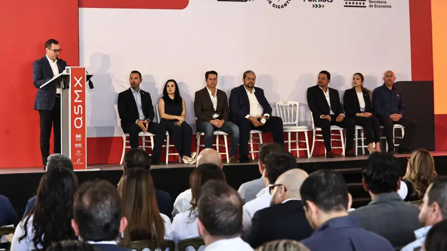 El secretario de Economía, Luis Olivares, participó en la inauguración de las instalaciones de QSMX.