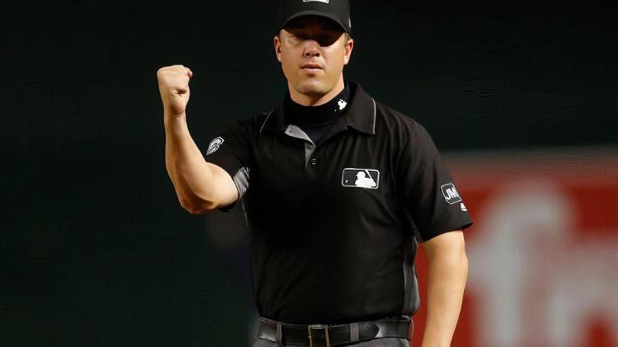 El clásico entre White Sox y Cubs quedó marcado por una actuación arbitral escandalosa: Chris Segal, umpire principal, registró 27 decisiones incorrectas.