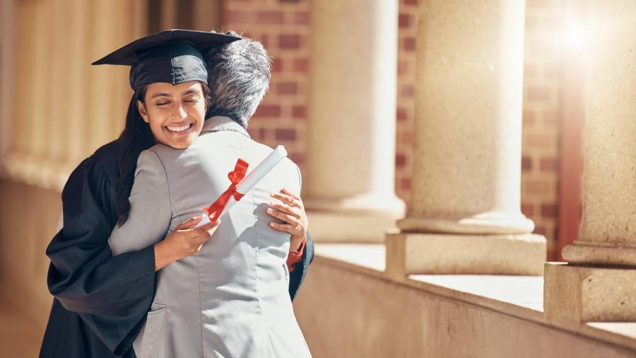 Contratar un seguro de educación no solo se trata de aspectos financieros, sino también de expresar tu amor.