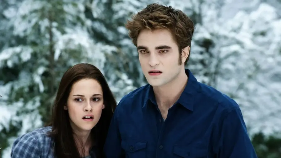 En plena “Hoa Hoa Hoa Season”, la historia de amor entre Bella y Edward demuestra que los amores inmortales no envejecen.