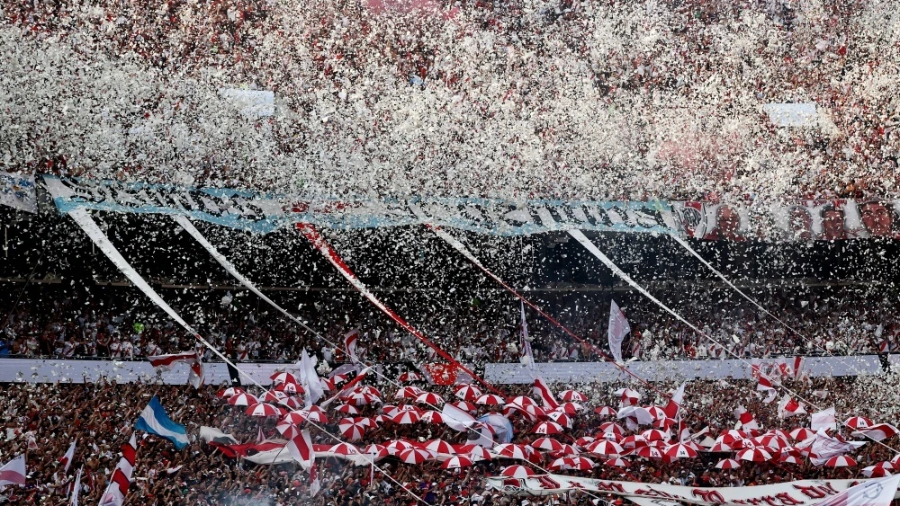 El siniestro se dio en el estadio del River Plate, la intención de la afición era recibir de manera espectacular a sus jugadores.