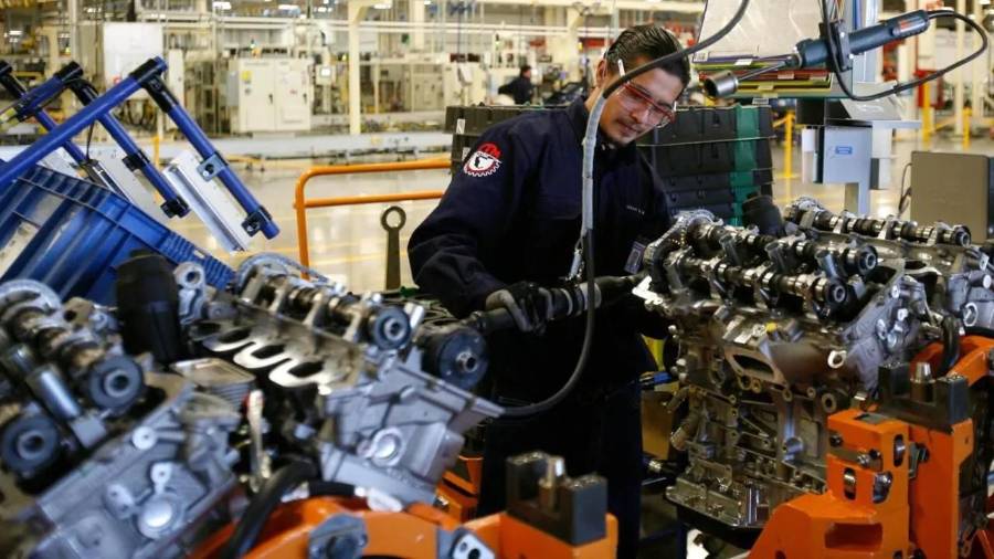 El sector de la manufactura local reporta una caída de 9 por ciento en el último año, dio a conocer el Inegi.