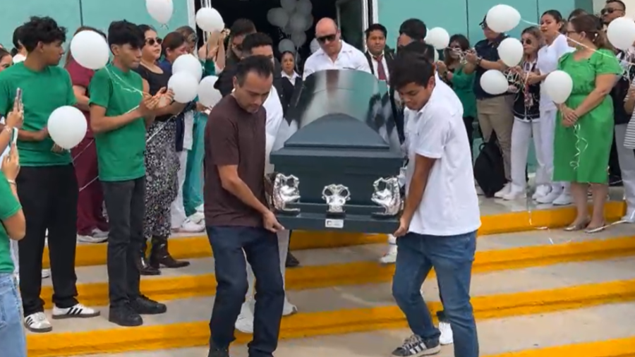 Familiares y compañeros despidieron este domingo a Renee Leticia Aguilera Barrientos en Piedras Negras.