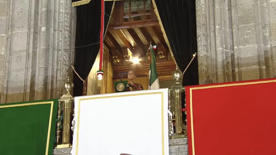 Claudia Sheinbaum encabezó el Grito de Independencia desde Palacio Nacional y dedicó sus vivas a héroes y heroínas de la historia.