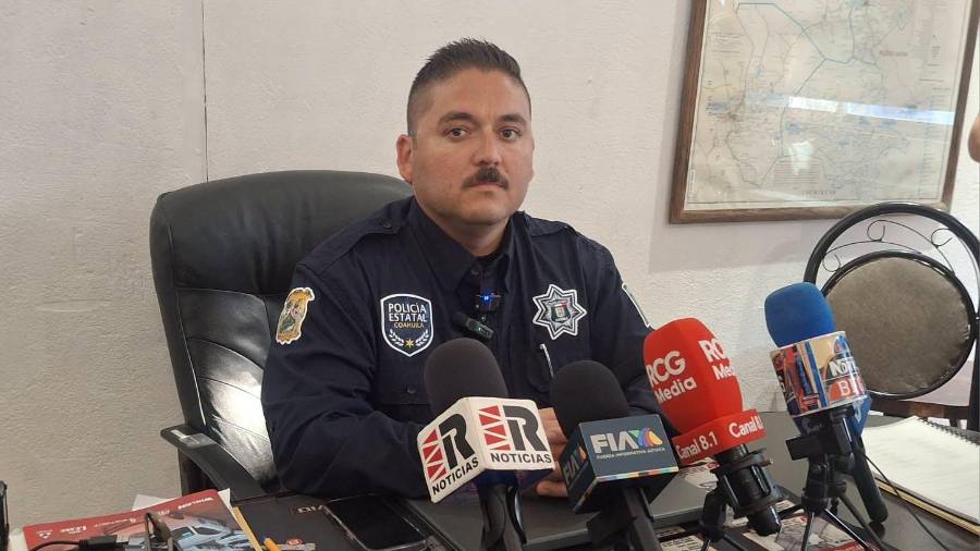 Rolando Noé Fernández Martínez, director de Seguridad Pública Municipal de Parras, informó sobre la baja de los dos agentes.