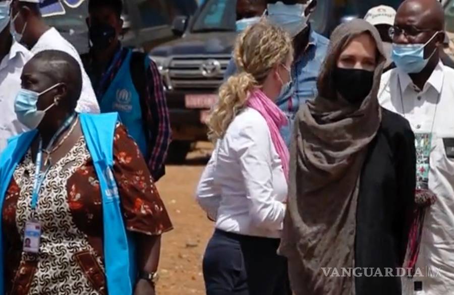 $!Angelina Jolie hace una a los refugiados y desplazados en Burkina Faso
