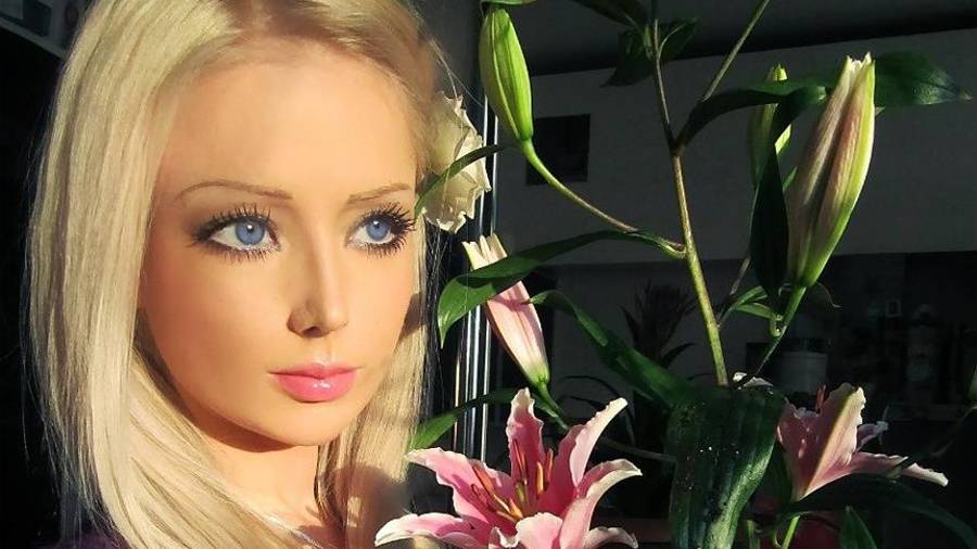 La 'Barbie humana' canta ópera (Video)