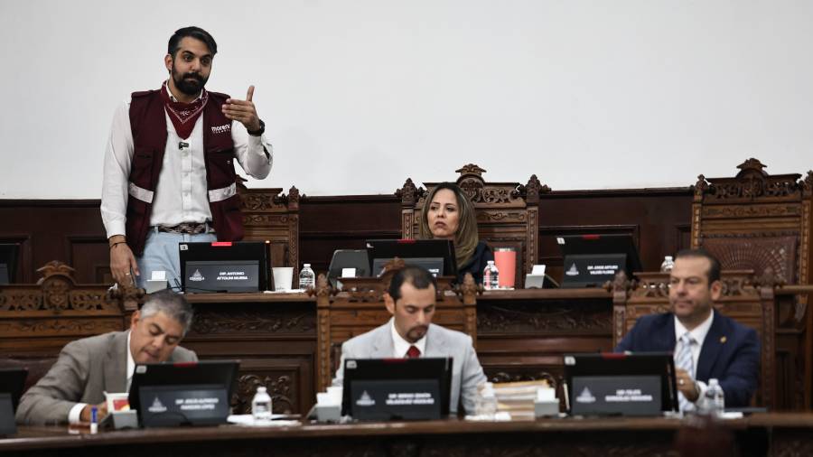 Antonio Attolini fijó su postura en la sesión del congreso recientemente realizada.
