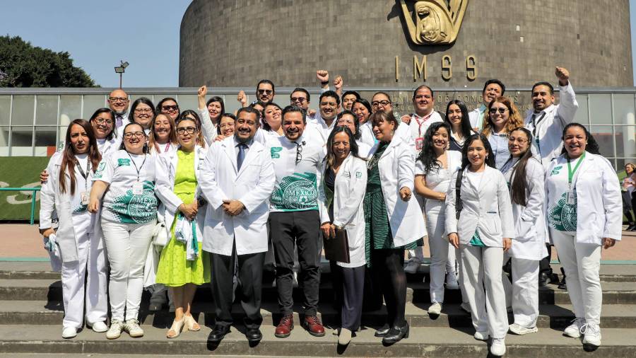 El Instituto Mexicano del Seguro Social publicará el 3 de noviembre la convocatoria para contratar médicas y médicos especialistas.