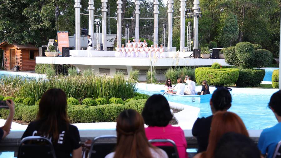 La danza clásica llena de movimiento el lago de la Alameda en la FINA Saltillo