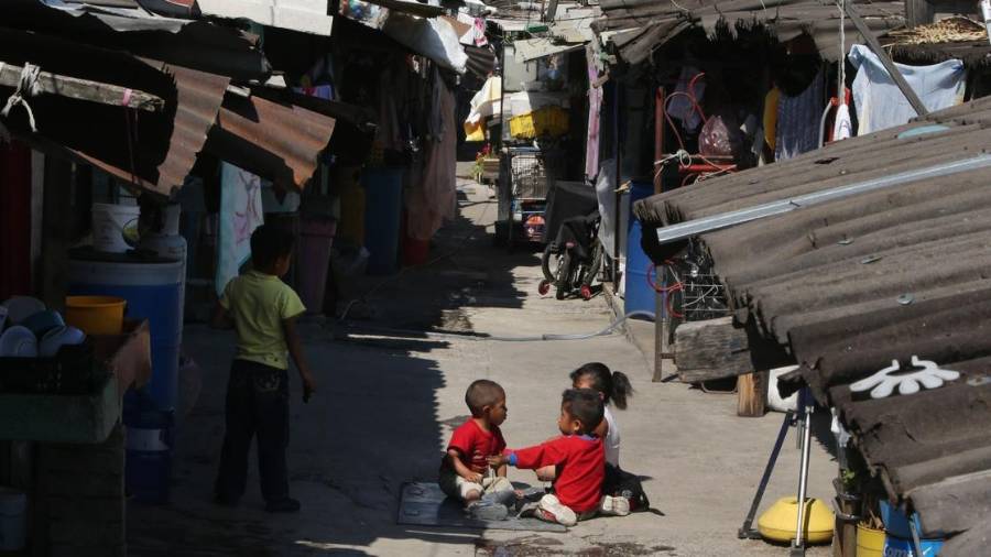 Estiman. La pobreza en México pasará a 36.2 por ciento de la población mexicana, en donde la seguridad alimentaria está en riesgo.