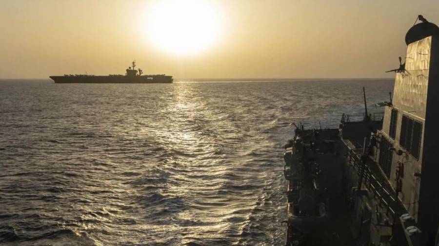 Aún no está claro cuántos barcos han aceptado la oferta de navegar a plena luz del día, mientras Irán continúa sus ataques contra buques en el estrecho.