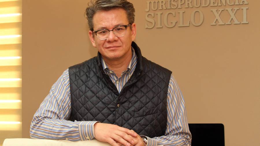 Hoy presentará su renuncia Luis Efrén Ríos, director de la Facultad de Jurisprudencia