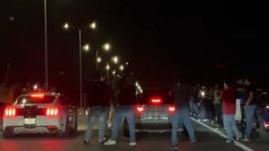 Vecinos denunciaron que grupos de automovilistas se reúnen durante las noches en vialidades del norte de la ciudad para realizar carreras de velocidad.