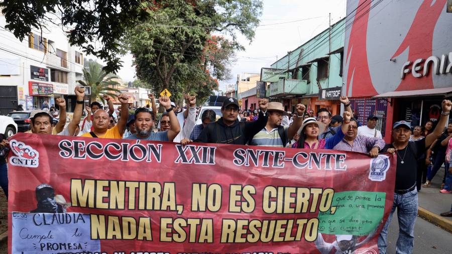 La asamblea estatal del magisterio oaxaqueño informó que entre sus peticiones se encuentra exigir una reforma a la Ley del ISSSTE de 2007. FOTO: Cuartoscuro