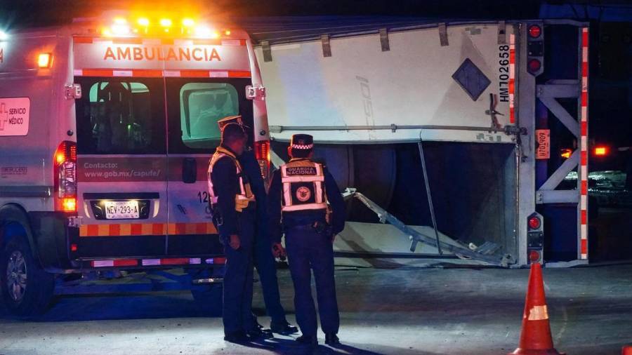 Paramédicos de Capufe valoraron al operador, quien no requirió ser trasladado a un hospital.