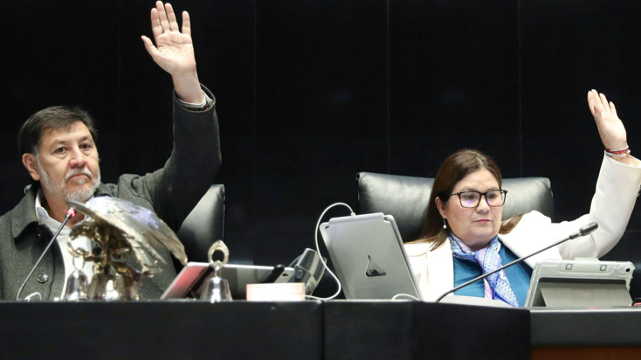 La ley autoriza un endeudamiento neto interno de hasta 1.58 billones de pesos y un endeudamiento neto externo de hasta 15,500 millones de dólares.