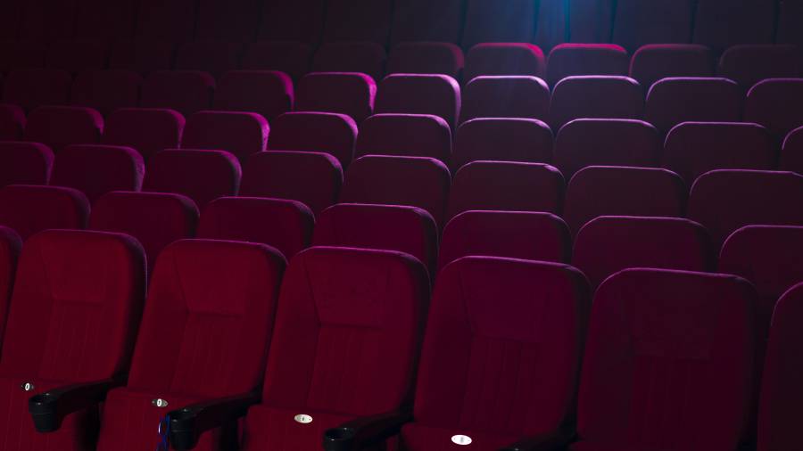 Un incendio en una sala de cine provocó la evacuación de unas 60 personas de una plaza comercial, en Juárez, Nuevo León.