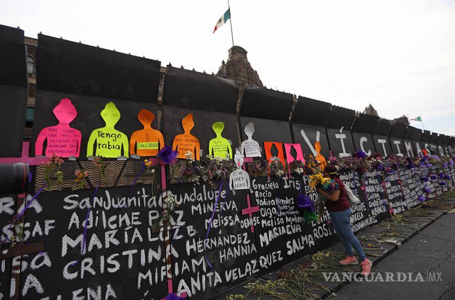 $!Palacio Nacional se convirtió en el 'muro de la memoria' (fotogalería)