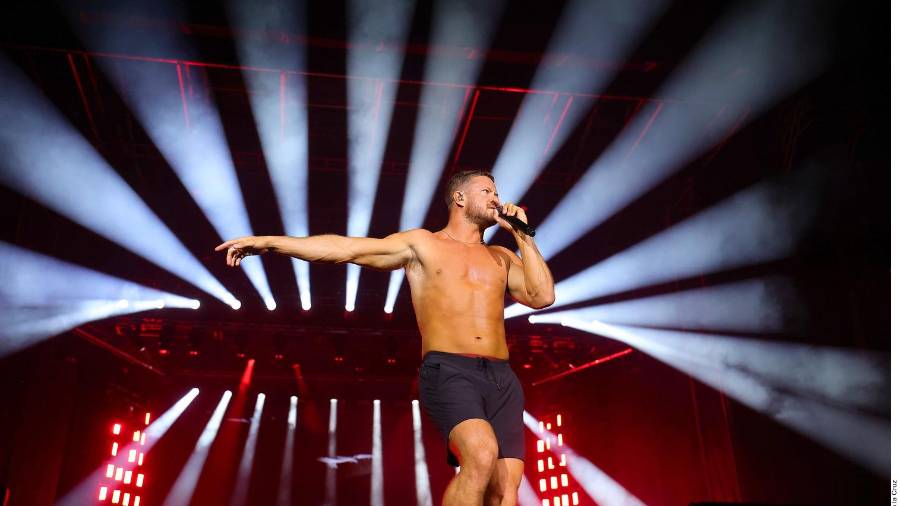 Fiesta. Dan Reynolds encendió el ambiente del FIFA Fan Fest de Monterrey ante una multitud que abarrotó el Parque Fundidora.