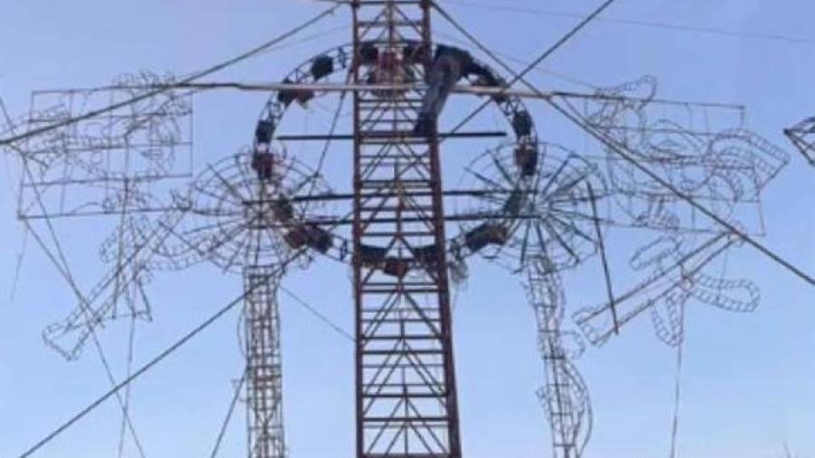 El espectáculo constituía una apología del delito al promover símbolos y referencias de una organización criminal en un evento público.