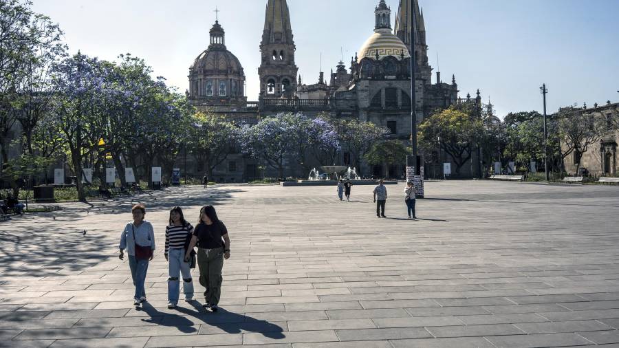 Se suspendieron los vuelos que entraban y salían de Puerto Vallarta y Guadalajara.