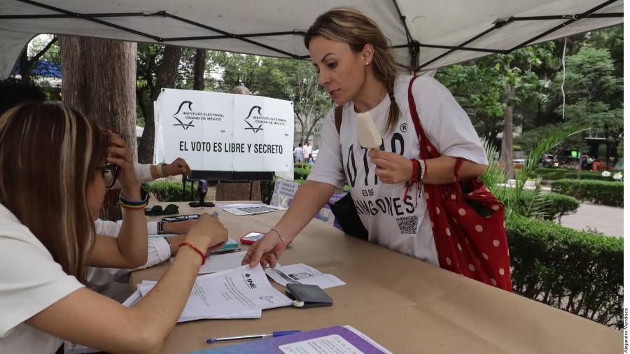 Mario Rodríguez, presidente de la Fundación La Roma, explicó que operadores de la morenista Dolores Padierna promueven este tipo de iniciativas para que obtengan más votos en las elecciones que organiza el Instituto Electoral de la CDMX.