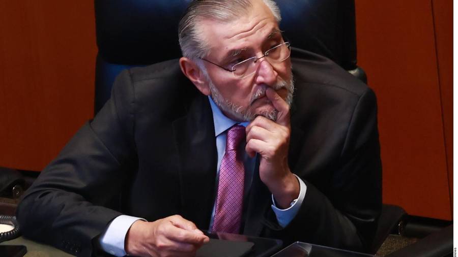 El morenista Adán Augusto López elevó en un 11 mil por ciento, en 2025, el monto de recursos de una partida en el Senado de la República que maneja a discreción.