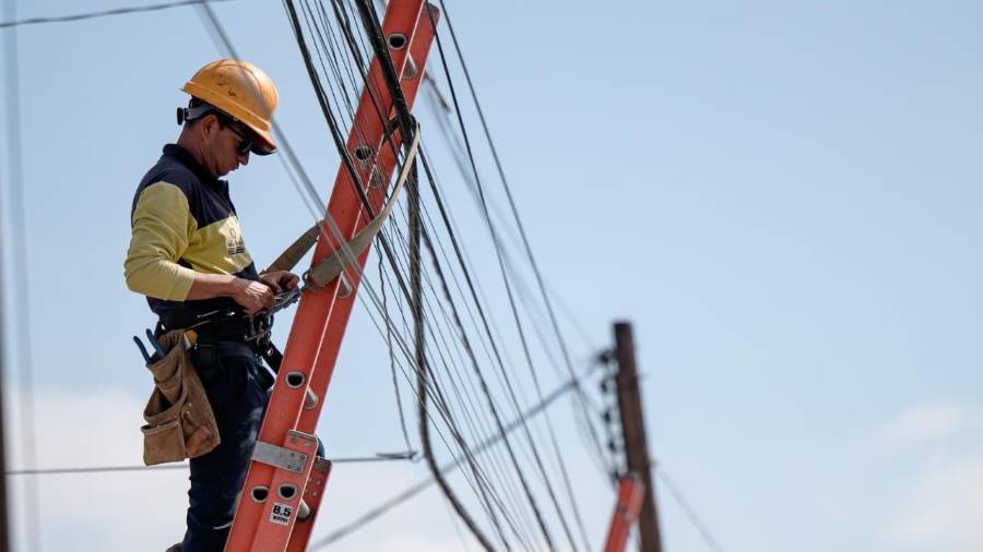El retiro del cableado reduce la contaminación visual en el Centro Histórico.