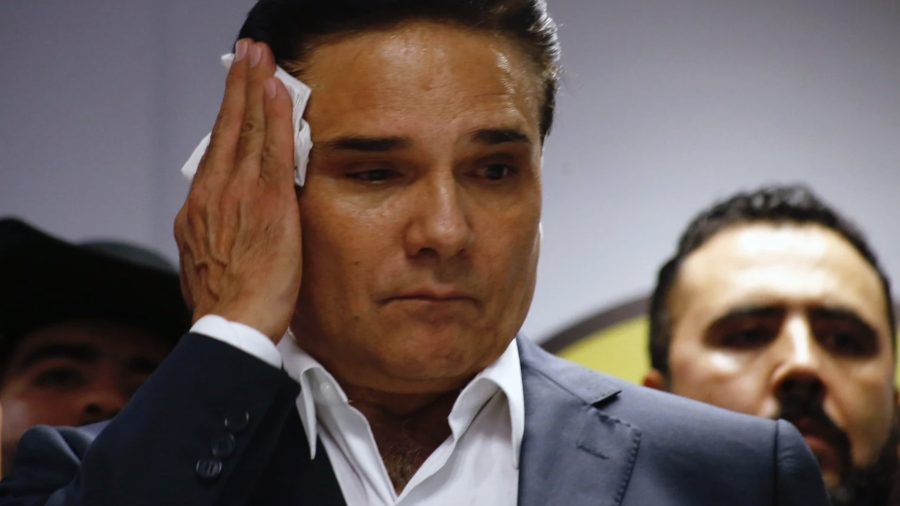 La medida busca su localización y captura por su presunta responsabilidad en el caso Arantepacua y un fraude millonario.