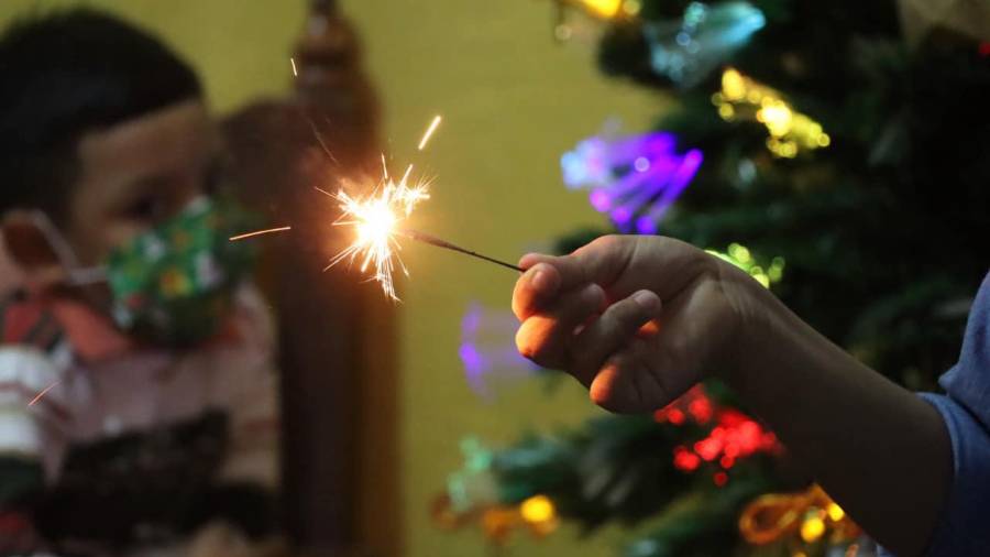 Se exhorta a los padres de familia a priorizar el bienestar de sus hijos en estas fiestas de fin de año.