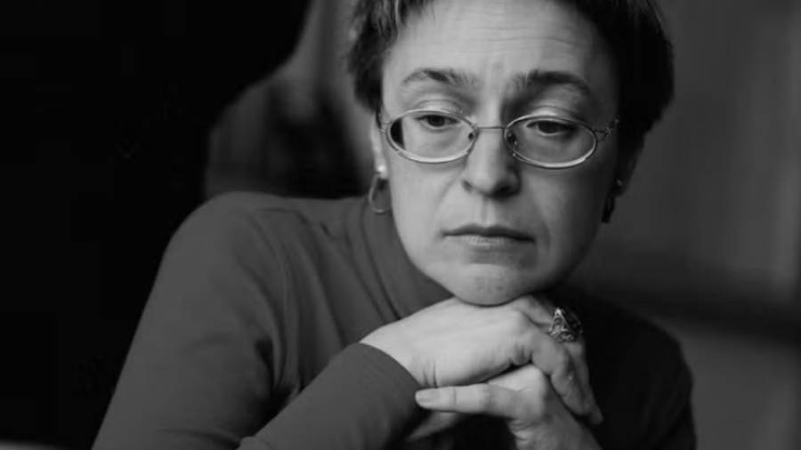 Hoy se conmemoran 20 años del asesinato de la famosa periodista de investigación rusa Anna Politkóvskaya.