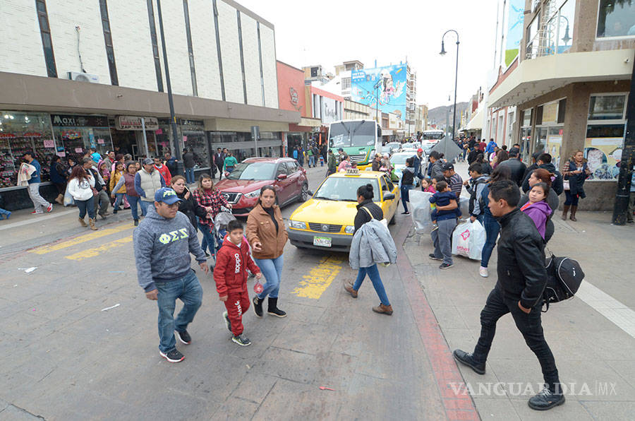 $!Comienza el caos en el centro de Saltillo por compras navideñas (fotos)
