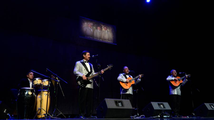 Celebran 40 años de ponerle ritmo al amor