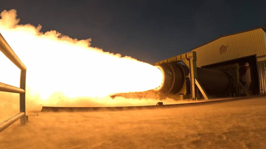 En la se muestra lo que describe como una prueba de motor de combustible sólido en un lugar no revelado de Corea del Norte.