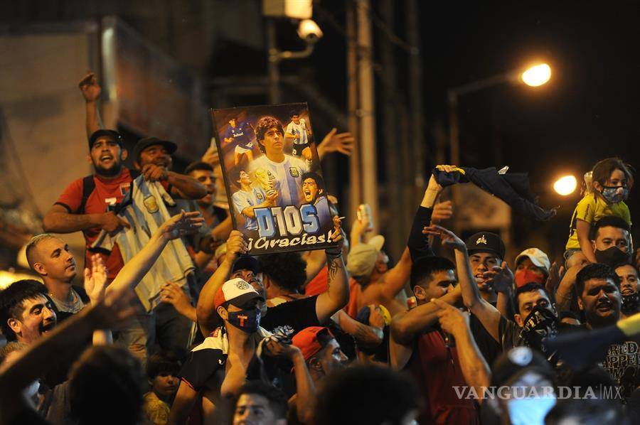 $!Argentina amanece sumida en un profundo dolor por la muerte de Diego Maradona (fotos)