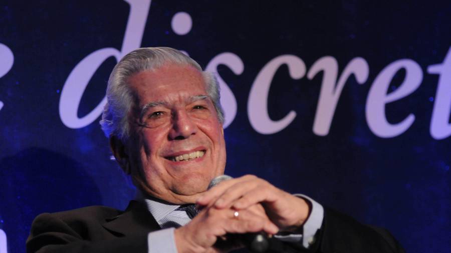 Vargas Llosa y su esposa presenciaron el partido entre Brasil y Alemania en 1965, donde Pelé marcó dos goles.