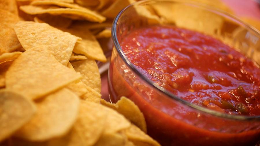 Por nachos y salsa se desata trifulca en taquería de Dallas