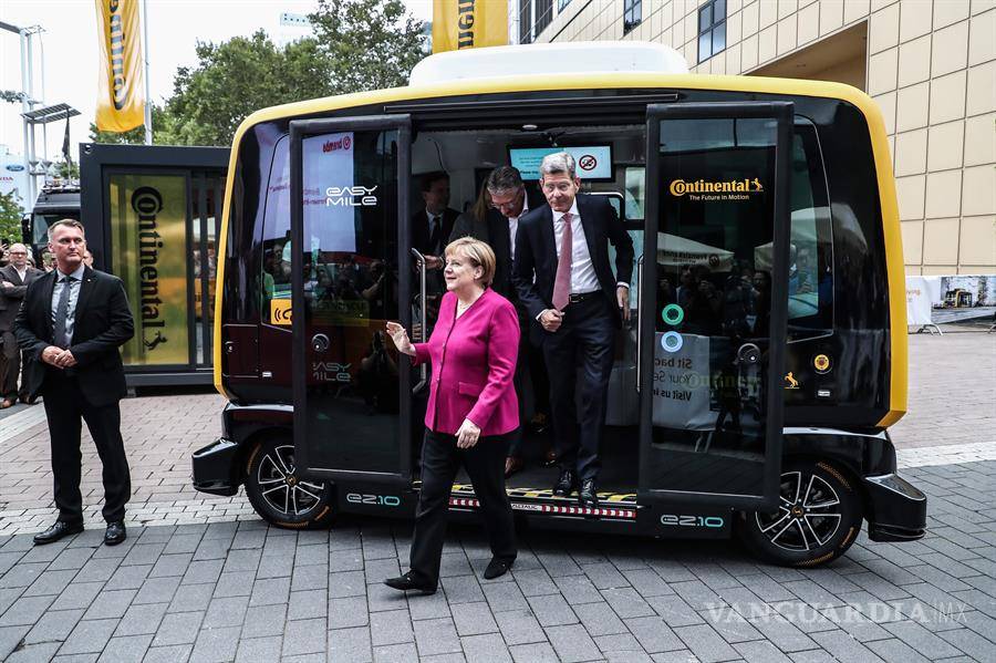 $!Angela Merkel inaugura el Salón Internacional del Automóvil en Frankfurt, no te puedes perder estas imágenes