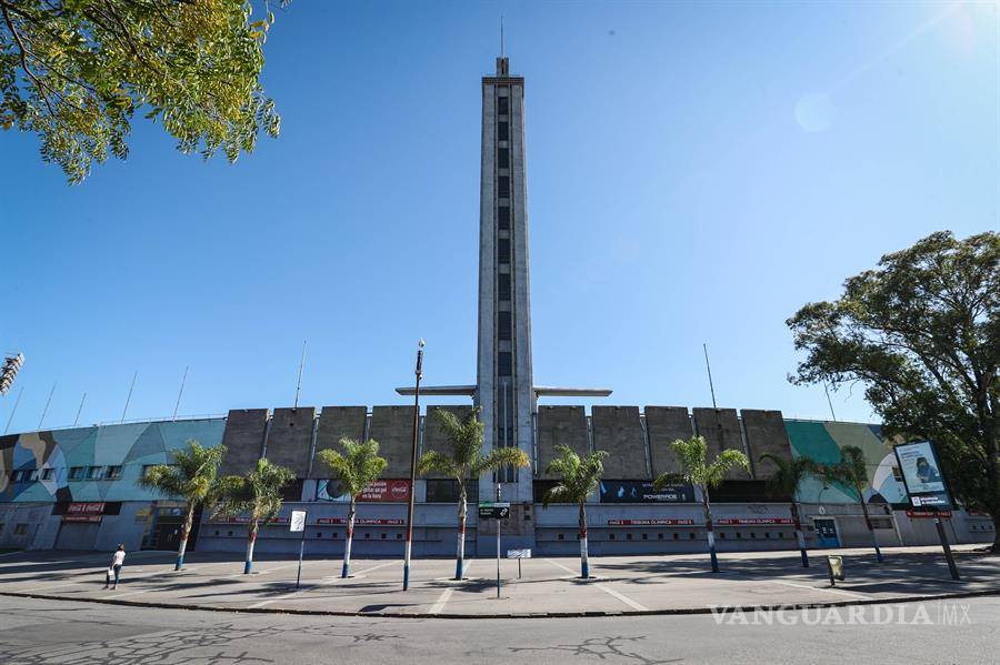 $!Coronavirus: Emblemático estadio Centenario es convertido en albergue para a personas sin hogar ante amenaza del COVID-19