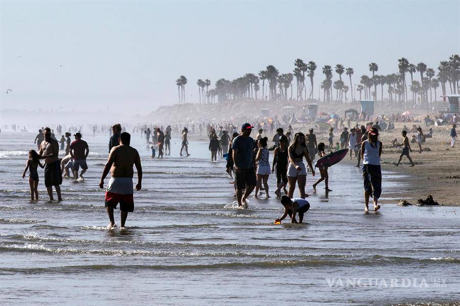 $!Playas de California son invadidas por 40 mil personas mientras EU se acerca al millón de casos por COVID-19