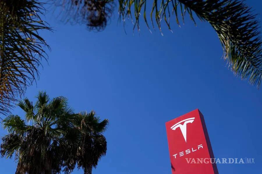 $!Tesla se ha convertido en la compañía más valiosa del sector automotor a pesar de que en 2023 solo produjo 1.8 millones de vehículos.