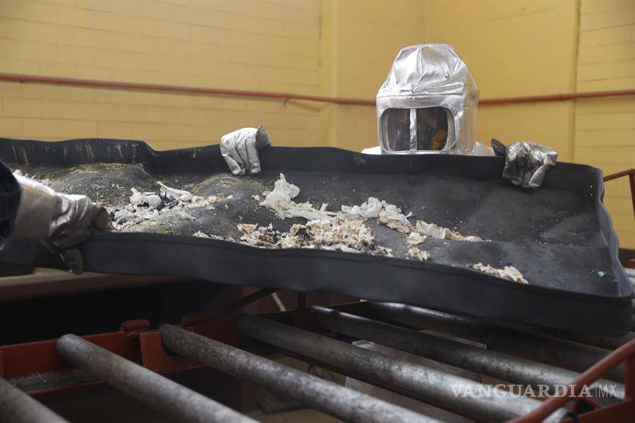 $!Así se trabaja en un crematorio de México saturado de muertes por coronavirus (FOTOS)