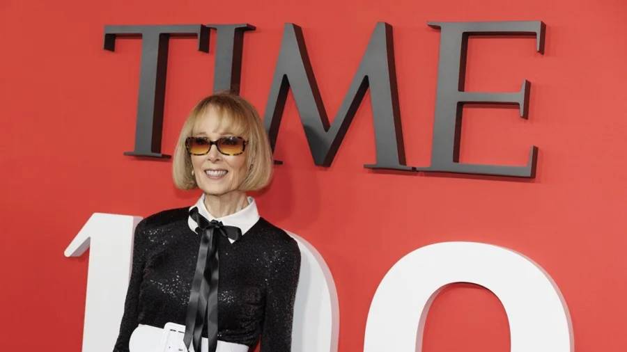 En la imagen, la escritora E. Jean Carroll.