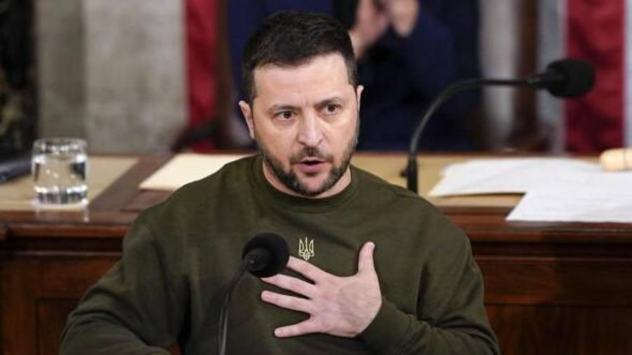 “La gente está cansada, por supuesto que queremos terminar con esta guerra lo antes posible”, insistió Zelensky , pero dijo que su pueblo quiere permanecer en su propio país.